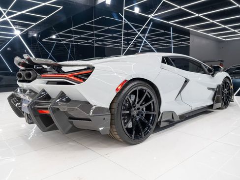 Used 2025 Lamborghini Revuelto image 23