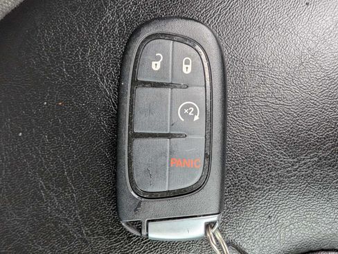 Used 2022 Jeep Cherokee Trailhawk AWD/4WD image 28