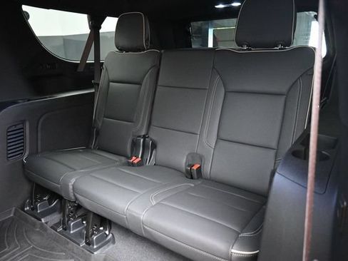 Used 2024 GMC Yukon XL SLT w/ SLT Luxury Package AWD/4WD image 14