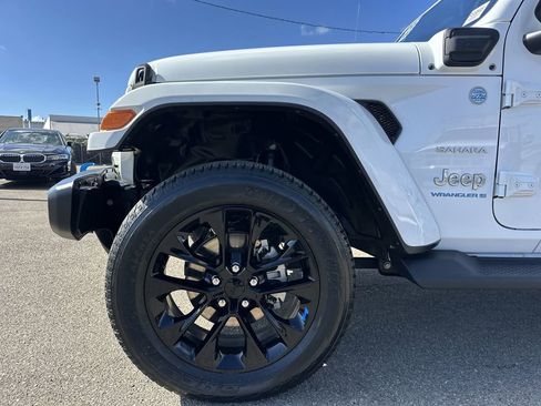 Used 2023 Jeep Wrangler Unlimited Sahara w/ Cold Weather Group image 18