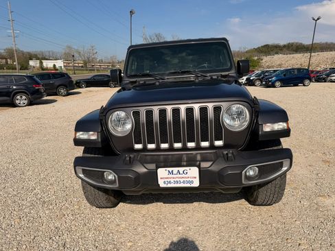 Used 2018 Jeep Wrangler Unlimited Sahara AWD/4WD image 9