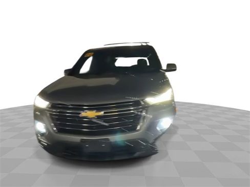 Used 2023 Chevrolet Traverse LT w/ Rear Camera Mirror Package image 3