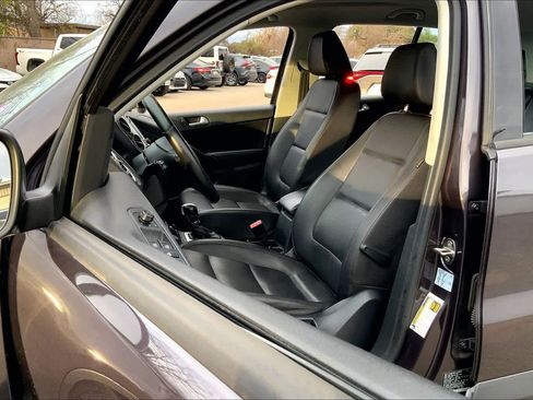 Used 2016 Volkswagen Tiguan S image 7