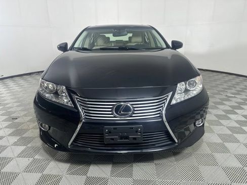 Used 2014 Lexus ES 350 w/ Luxury Package FWD image 2