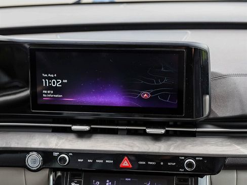 Used 2024 Kia Carnival EX FWD image 19