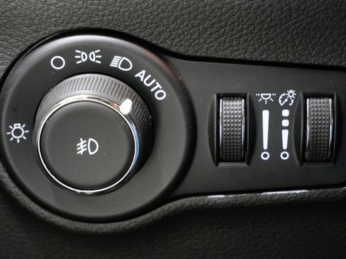 Used 2025 Jeep Compass Limited AWD/4WD image 13
