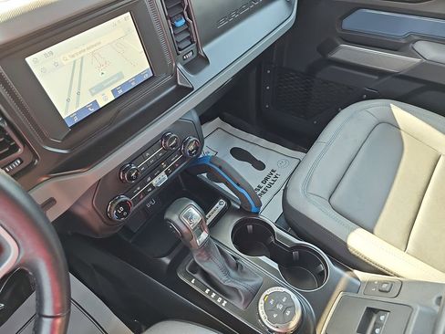 Used 2023 Ford Bronco Black Diamond w/ Sasquatch Package image 30