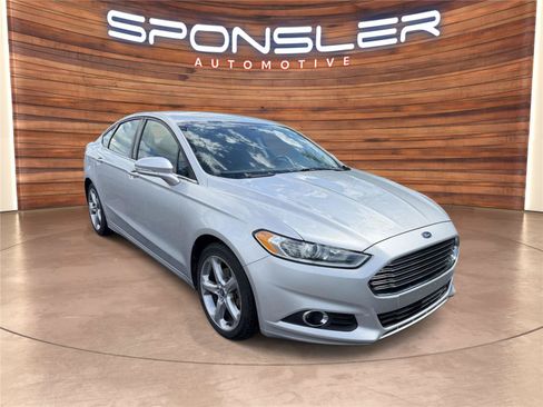 Used 2014 Ford Fusion SE w/ Equipment Group 201A FWD image 8