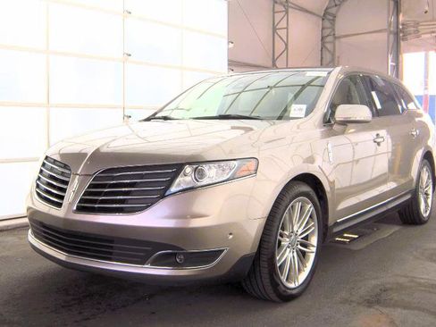 Used 2019 Lincoln MKT AWD image 7