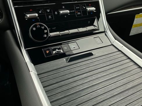 New 2025 Nissan Armada SL w/ Captain's Chari Seat Package image 31