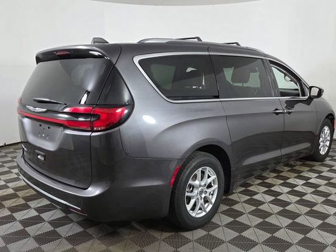 Used 2021 Chrysler Pacifica Touring-L FWD image 8