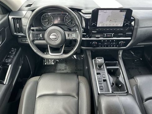 Used 2025 Nissan Pathfinder SL FWD image 20