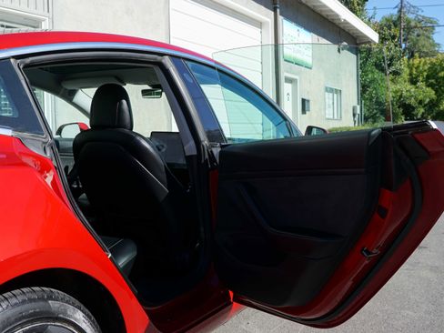 Used 2018 Tesla Model 3 Mid Range RWD image 21