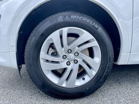 Certified 2025 Land Rover Discovery Sport S AWD/4WD image 9
