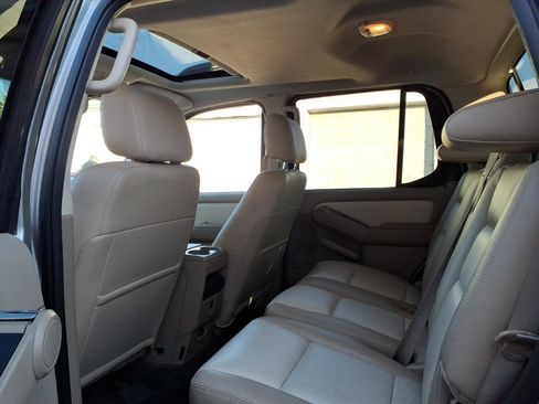 Used 2008 Ford Explorer Sport Trac Limited image 10