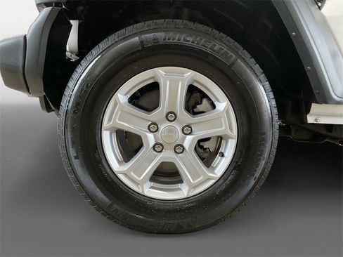 Used 2021 Jeep Wrangler Sport S image 16