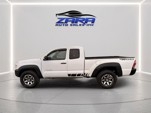 Used 2015 Toyota Tacoma 4x4 Access Cab V6 w/ Convenience Package image 3