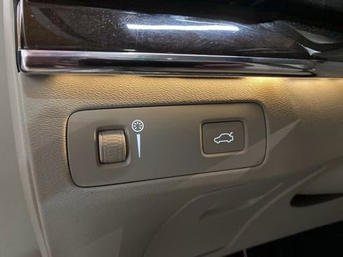 Used 2018 Volvo XC90 T6 Momentum w/ Convenience Package AWD/4WD image 32