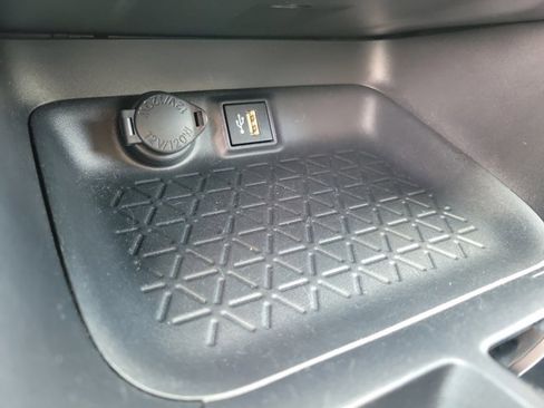 Used 2025 Toyota RAV4 LE AWD/4WD image 11