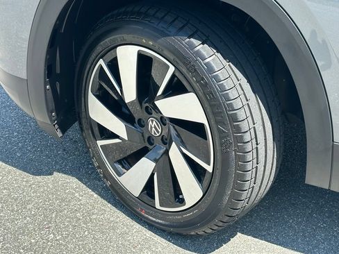 Used 2024 Volkswagen Atlas Cross Sport SE w/ Panoramic Sunroof Package FWD image 36