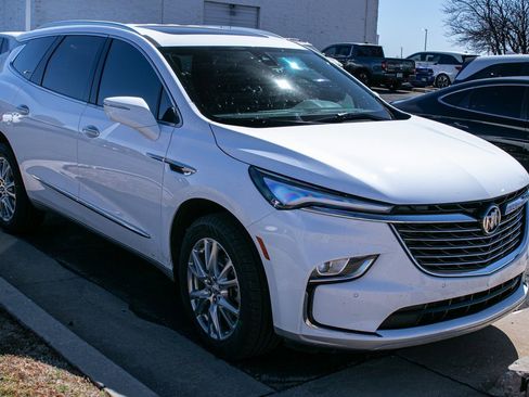 Used 2023 Buick Enclave Essence w/ Experience Buick Package image 3