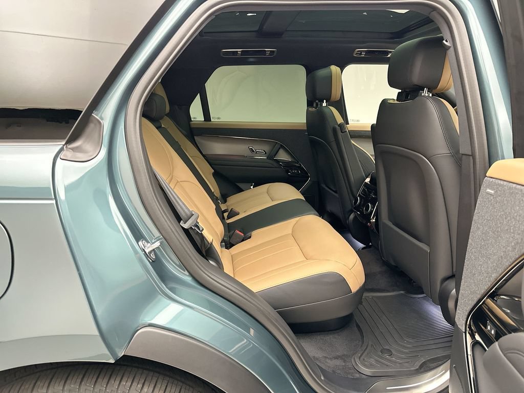 New 2027 Land Rover Range Rover Sport Dynamic SE AWD/4WD image 7