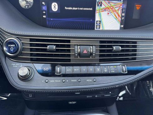 Used 2018 Lexus LS 500h w/ Luxury Package image 27