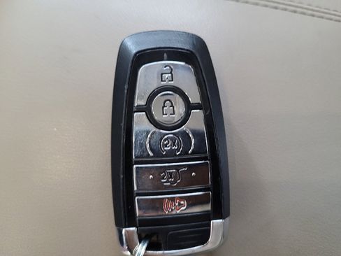 Used 2022 Lincoln Corsair FWD w/ Premium Package image 32