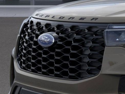 New 2026 Ford Explorer ST-Line w/ ST-Line Street Pack AWD/4WD image 17