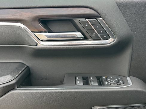 Used 2024 GMC Sierra 1500 SLT image 11