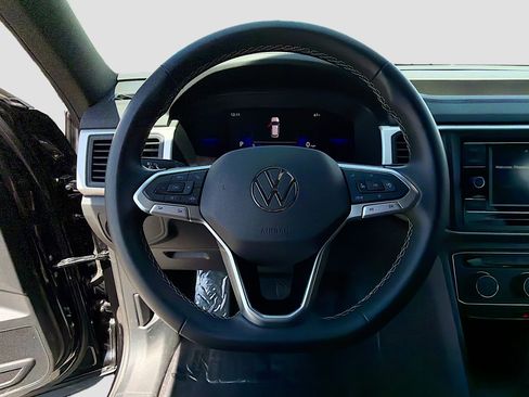 Used 2022 Volkswagen Atlas Cross Sport SE FWD image 36