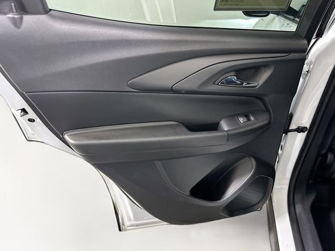 Used 2025 Chevrolet TrailBlazer LT FWD image 24