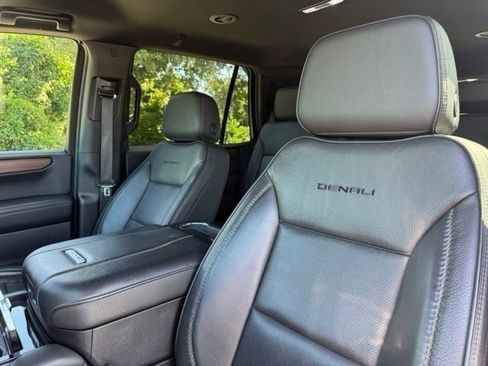 Used 2025 GMC Yukon Denali AWD/4WD image 11