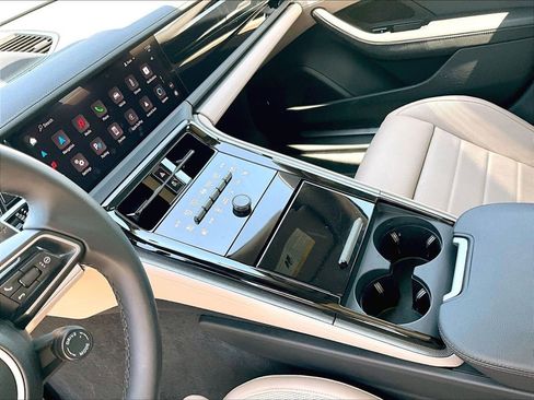 Used 2025 Porsche Panamera 4 AWD/4WD image 17