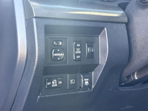 Used 2020 Toyota Tundra 4x4 CrewMax image 27