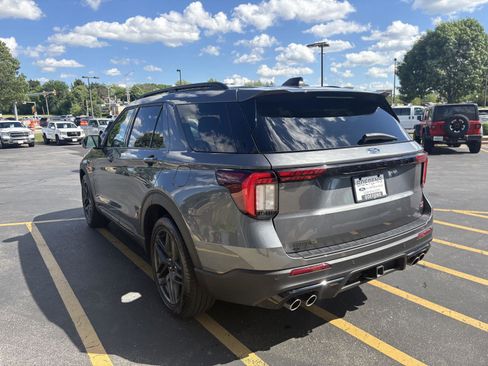 Used 2025 Ford Explorer ST AWD/4WD image 4