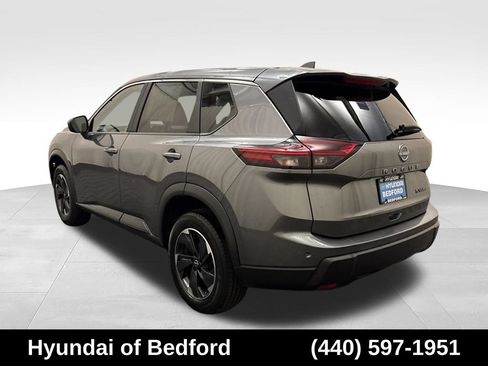 Used 2024 Nissan Rogue SV AWD/4WD image 8