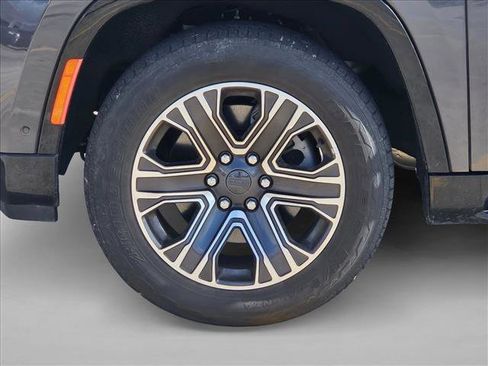 Used 2024 Jeep Wagoneer Series II w/ Flexible Seating Group RWD image 14