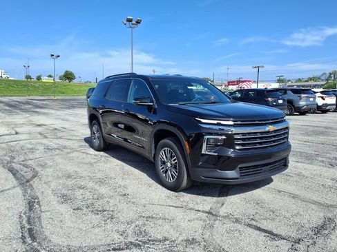 Used 2025 Chevrolet Traverse LT AWD/4WD image 8
