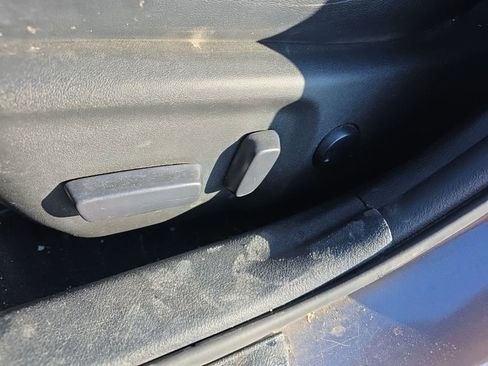 Used 2017 Toyota Camry SE image 19