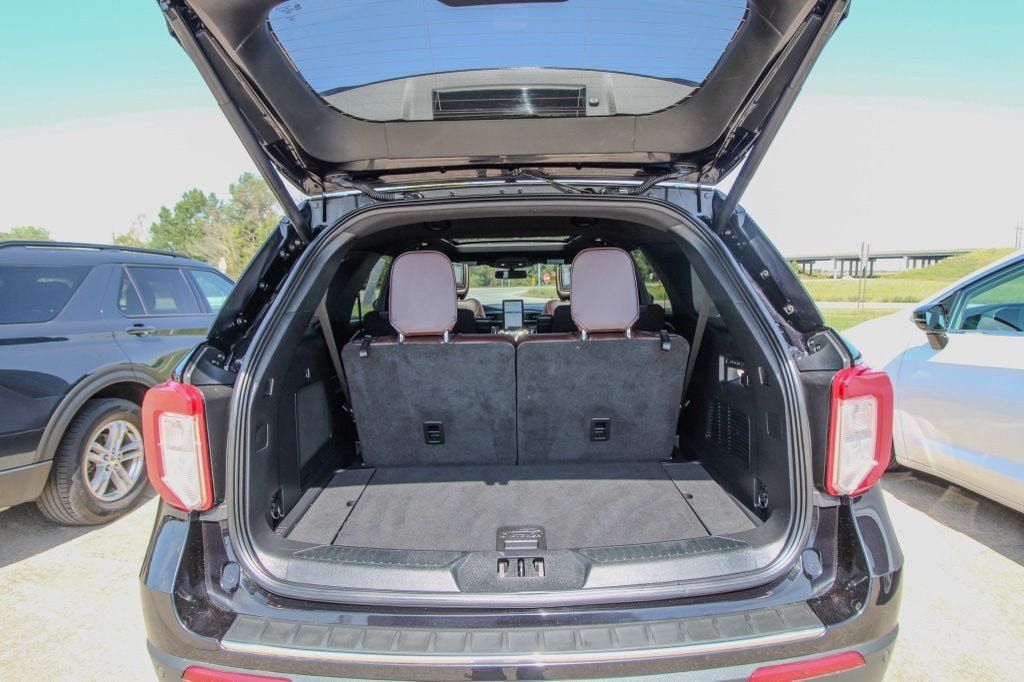 Used 2021 Ford Explorer Platinum w/ Equipment Group 601A AWD/4WD image 5