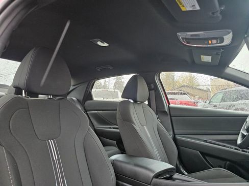 Used 2025 Hyundai Elantra SEL image 11
