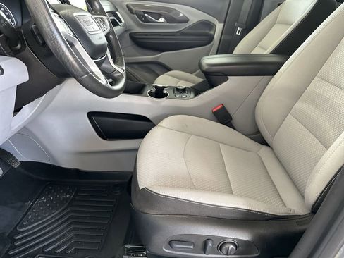 Used 2024 GMC Terrain SLE w/ Driver Convenience Package image 14