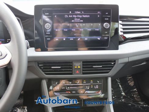 Used 2025 Volkswagen Jetta SE FWD image 13