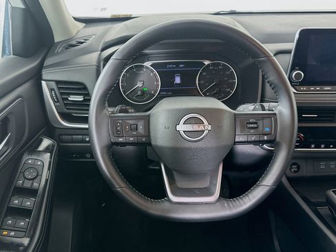 Used 2025 Nissan Rogue SV image 18