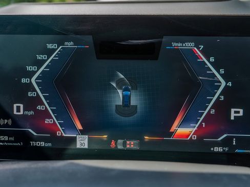 Used 2025 BMW X7 M60i image 10