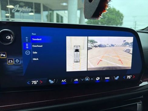 Used 2024 Chevrolet Traverse Z71 w/ Enhanced Driving Package image 6