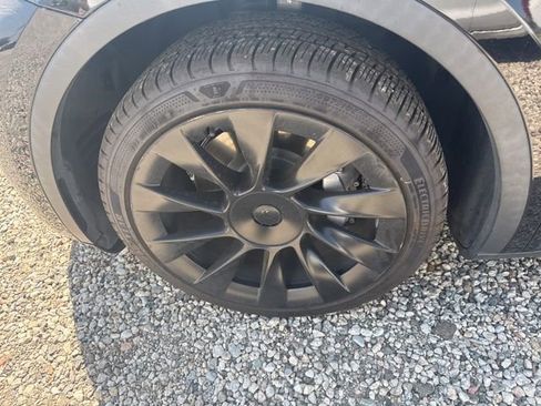 Used 2022 Tesla Model Y Long Range AWD/4WD image 8