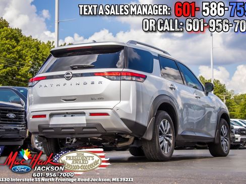 Used 2025 Nissan Pathfinder SL AWD/4WD image 4