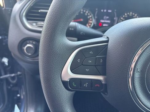 Used 2023 Jeep Renegade Latitude AWD/4WD image 12